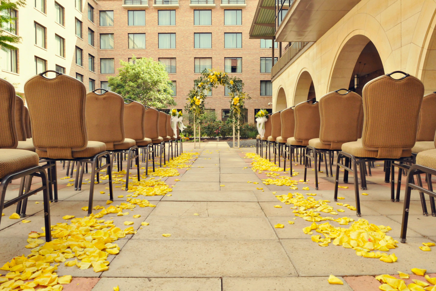 AT&T Hotel & Conference Center Courtyard Wedding