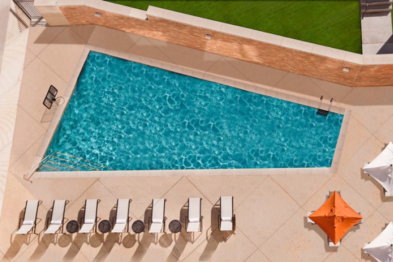 Att Ut Pool Retouch 02 Cropped