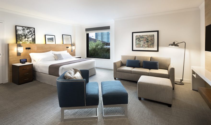 Executive King Interior 5012 Room Web